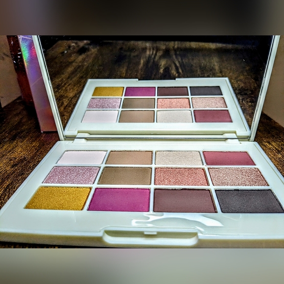 5/75$ JOUER COSMETICS Rose Gold Shimmer Palette - Picture 7 of 16